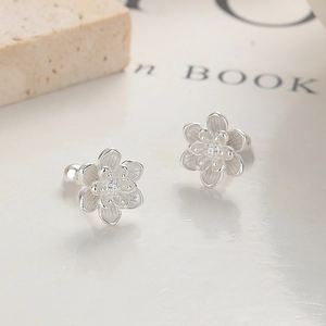 Élégantes boucles d'oreilles lotus en argent fin 999 avec pétales texturés pour femme