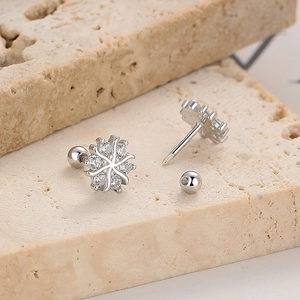 925 silver snowflake stud earrings with sparkling zircon and secure screw back closure