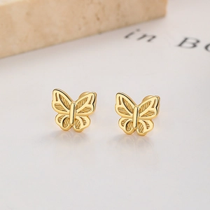 Elegante Schmetterling-Ohrstecker aus 925er Sterlingsilber mit goldener Oberflächenstruktur
