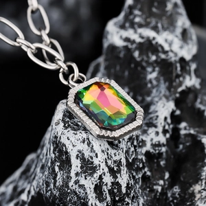 Collier double couche avec pendentif en zircon rectangulaire dégradé sur chaîne argentée