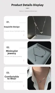 Detailsicht der silbernen Kette mit zylindrischem Anhänger und Hand Made Tag