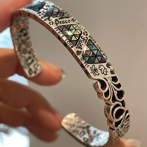 Bracelet jonc ouvert vintage en argent 925 avec incrustations et motifs gravés
