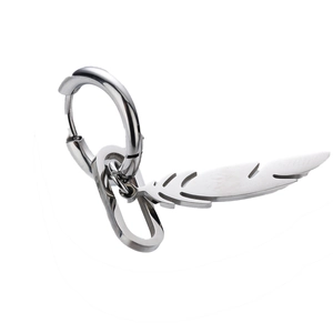 Boucle d'oreille plume argentée minimaliste en acier inoxydable poli pour hommes