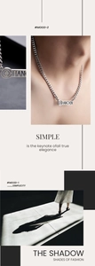 Détails d'un collier chaîne cubaine argentée avec pendentif géométrique et fermoir sécurisé