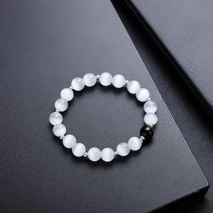 Bracelet minimaliste en perles d'œil de chat avec pierres blanches et accent noir