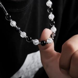 Minimalist hip-hop necklace with black beads and white ice-crack patterns