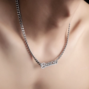 Collier Pendentif Lettre en Acier Titane pour Hommes Femmes Minimaliste Rectangle Évidé Design HANCHEN Bijoux Argent Chaîne Gourmette