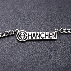 Collier unisexe en acier titane argenté avec étiquette rectangulaire gravée HANCHEN