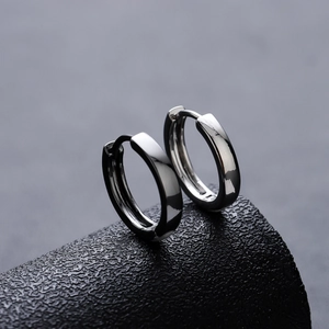 Créoles minimalistes en acier inoxydable argenté pour hommes et femmes avec finition polie brillante
