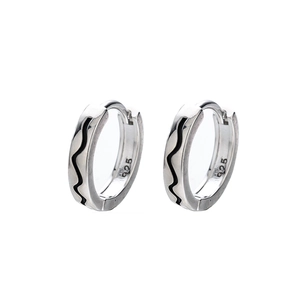 Orecchini a cerchio moderni in argento 925 da uomo con motivo a onde nere incise