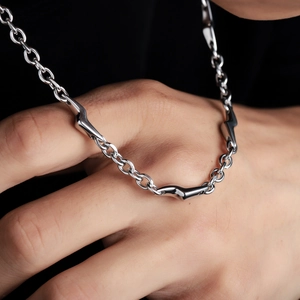 Collier unisexe éclair avec pendentifs en métal liquide pour streetwear et hip-hop