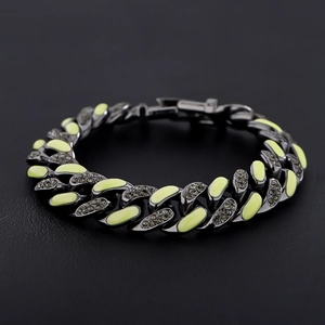 Hip-Hop-Panzerarmband in Gunmetal mit neongelber Emaille und funkelnden Strasssteinen