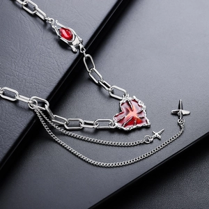 Collier gothique multicouche en acier titane avec pendentifs cœur rouge et étoile sur noir