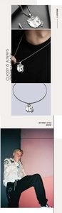 Détail du pendentif chat qui lit en acier inoxydable argenté sur chaîne torsadée