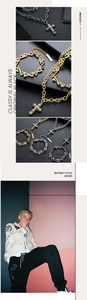 Macro di ciondoli a croce in oro, argento, nero con bracciali in metallo sfaccettato