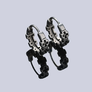 Boucles d'oreilles créoles noires en acier inoxydable avec motif croix pour un look punk
