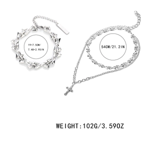 Set collana a strati con croce e bracciale geometrico in argento per uomo e donna