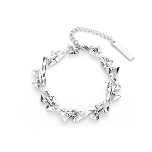 Bracciale in acciaio inossidabile argento con maglie a prisma e chiusura a moschettone