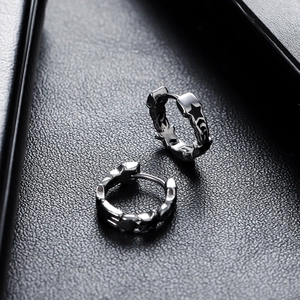 Boucles d'oreilles créoles argentées avec motifs étoile et lune style punk vintage