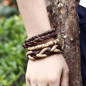Bracciale multistrato in vera pelle intrecciata con perline in legno e stile etnico