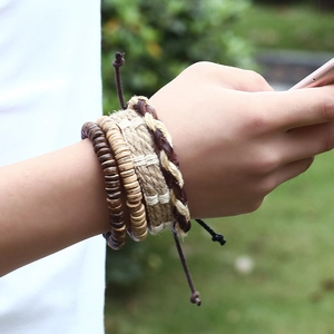 4er-Set Retro-Lederarmbänder für Herren mit Holzperlen und geflochtenen Hanfseilen