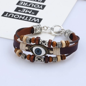 Bracciale multistrato in pelle fatto a mano con ciondolo malocchio e chiusura a T