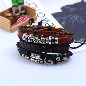 Bracelet multicouche en cuir rétro avec corde tressée et pendentif plume pour homme