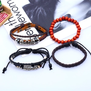 Set de 4 bracelets bohèmes avec cuir tressé et perles en bois avec breloques rétro