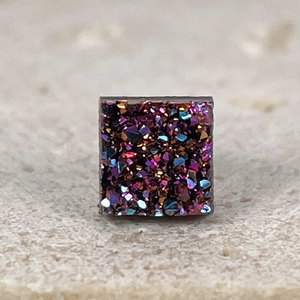 Quadratischer Magnet-Ohrclip mit regenbogenfarbener Druzy-Kristallstruktur für Herren