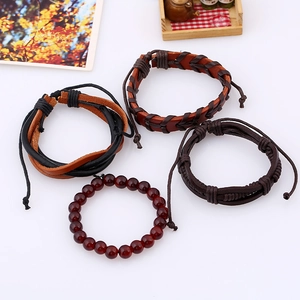 Set vintage di 4 bracciali da uomo in pelle con corda intrecciata e perline rosse