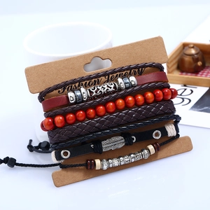 Ensemble de bracelets en cuir vintage multicouche avec perles et breloque plume