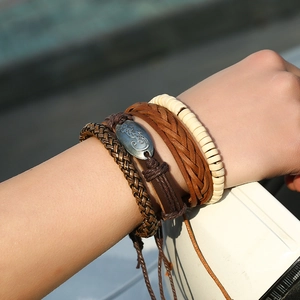 Men's retro bohemian braided leather bracelet set with lizard metal charm detail
