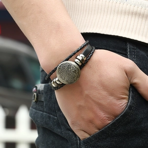 Retro herenarmband van zwart gelaagd gevlochten leer met indiaanse schedel bedel