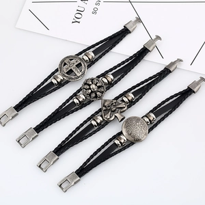 Punk gevlochten leren herenarmbanden met schedel, kruis en indiaanse bedels