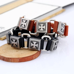 Bracelets punk en cuir avec croix en métal de styles vintage noir et marron