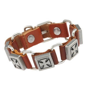 Bracelet punk en cuir marron avec plaques en alliage de croix et fermoir à pression