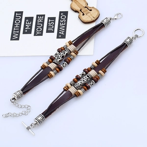 Mehrlagiges Lederarmband im Retro-Stil mit Holzperlen und Silberanhängern für Damen und Herren