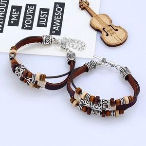 Retro mehrlagiges handgefertigtes Lederarmband-Set mit ethnischen Legierung-Anhängern