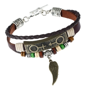 Bracelet multicouche en cuir véritable rétro avec breloque plume et plaques métal