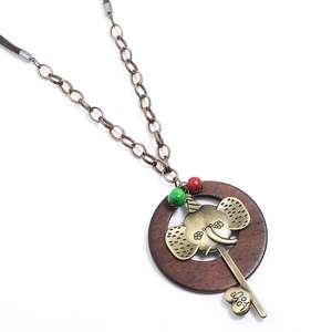 Collier Pendentif Bois et Clé Éléphant en Alliage Vintage Longue Chaîne Cordon de Cire Bijoux Style Ethnique Rétro pour Femme