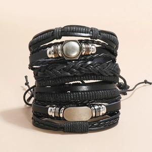 6-teiliges Set Punk-Lederarmbänder in Schwarz mit Flechtseilen und Retro-Metallanhängern