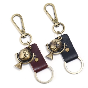 Vintage Leather Globe Keychain Retro Zinc Alloy Rotating Earth Charm Key Ring With Metal Carabiner For Car Bags Gift