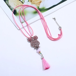 Collana a maglione a forma di gufo rosa alla moda con strass e nappe in seta da donna