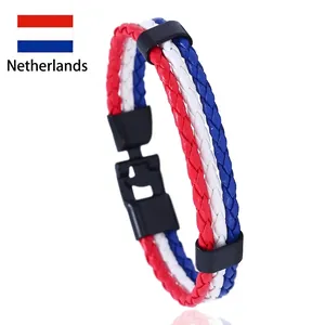 Détail du bracelet en cuir tressé aux couleurs du drapeau néerlandais avec fermoir noir