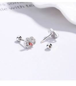 Détail des boucles d'oreilles cadenas de paix en argent S925 avec rubis et diamants