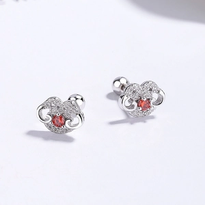 Boucles d'oreilles cadenas Ruyi en argent S925 avec diamants et zircons rouges