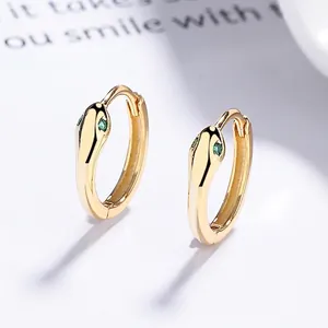 S925 sterling zilveren slangen oorbellen met groene zirkoon ogen in goudkleur