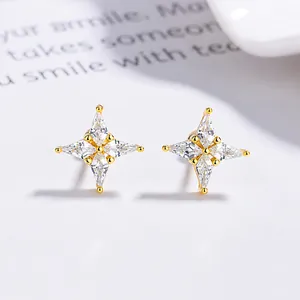Eleganti orecchini a stella a quattro punte in argento S925 con zirconi brillanti