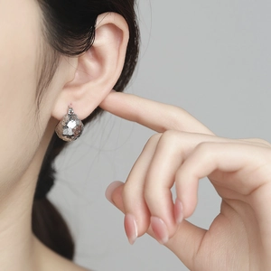 Elegant S925 sterling silver hammered ball earrings with sparkling light effect for women