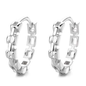 Minimalist S925 sterling silver geometric link hoop earrings with shiny metallic finish